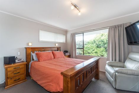 Photo of property in 1/12 Kauri Glen Road, Northcote, Auckland, 0627