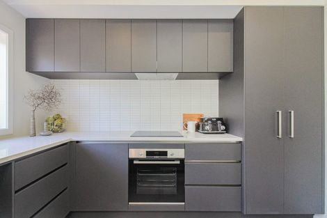 Photo of property in 1/7 Grays Road, Plimmerton, Porirua, 5026