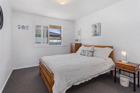 Photo of property in 1 Ensors Place, Waikuku Beach, 7402