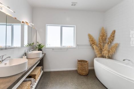 Photo of property in 14 Pairuku Lane, Peka Peka, Waikanae, 5391