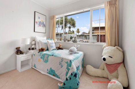 Photo of property in 1 Holly Way, Sunnyhills, Auckland, 2010