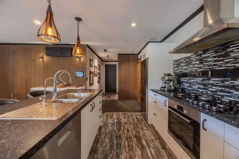 Photo of property in 10 Jack Young Place, Albert Town, Wanaka, 9305