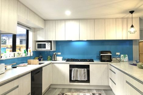 Photo of property in 8a Maunder Place, New Lynn, Auckland, 0600