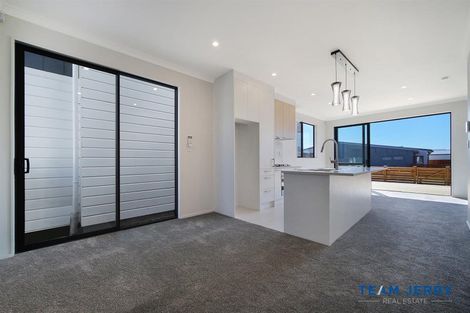 Photo of property in 14 Parahau Road, Papakura, 2110