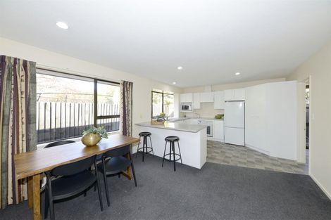 Photo of property in 2/182 Avonhead Road, Avonhead, Christchurch, 8042