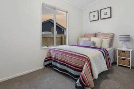 Photo of property in 25 Pukeroa Place, Papakura, 2110