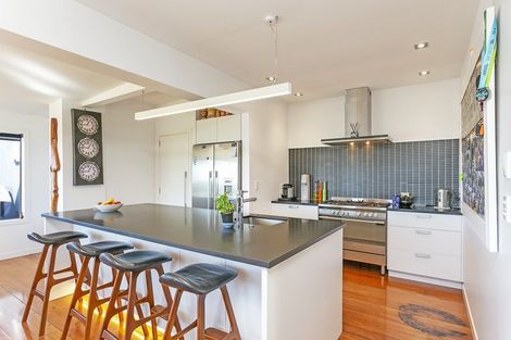 Photo of property in 58 Kopiko Road, Titirangi, Auckland, 0604