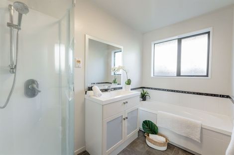 Photo of property in 18 Westgrove Avenue, Avonhead, Christchurch, 8042