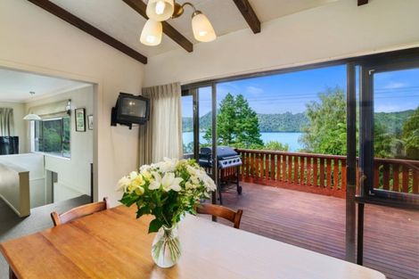 Photo of property in 50 Okareka Loop Road, Lake Okareka, Rotorua, 3076