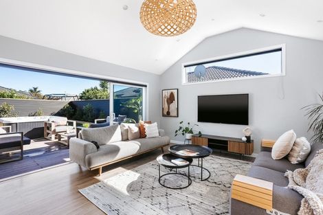 Photo of property in 28 Araroa Place, Papamoa Beach, Papamoa, 3118