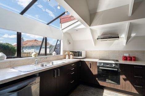 Photo of property in 121 Astley Avenue, New Lynn, Auckland, 0600