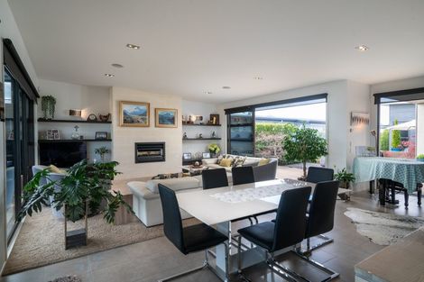 Photo of property in 9 Pukenamu Road, Rainbow Point, Taupo, 3330