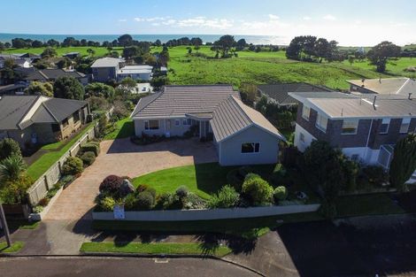 Photo of property in 11 Chatswood Grove, Fitzroy, New Plymouth, 4312