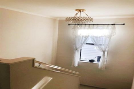 Photo of property in 21 Heidi Crescent, Flat Bush, Auckland, 2016