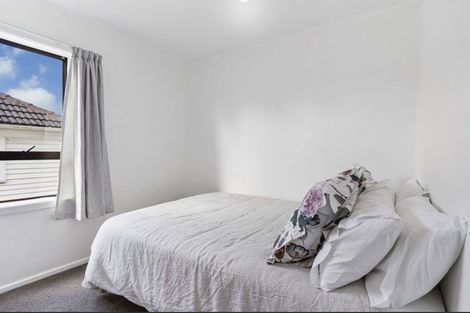 Photo of property in 1 Kohekohe Street, New Lynn, Auckland, 0600
