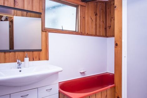 Photo of property in 13 Reynolds Place, Torbay, Auckland, 0630