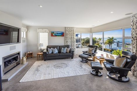 Photo of property in 62 Seaview Road, Castor Bay, Auckland, 0620
