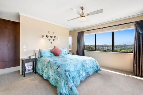 Photo of property in 13 Seagate Place, Red Beach, 0932