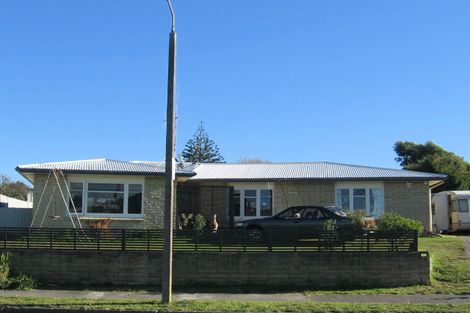 Photo of property in 4 Colenso Place, Otaki Beach, Otaki, 5512