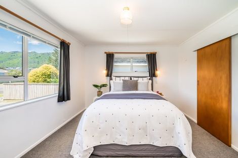 Photo of property in 24 Kapanui Road, Waikanae, 5036