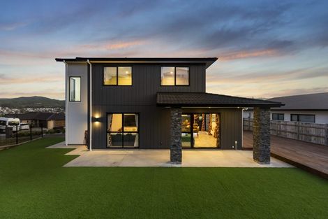 Photo of property in 2 Opaoa Way, Aotea, Porirua, 5024