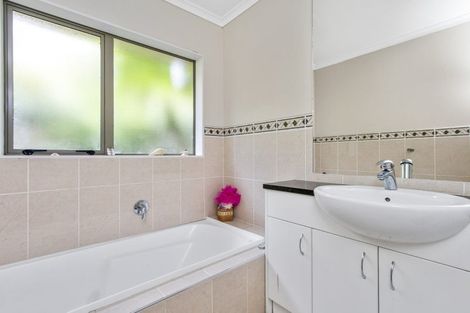 Photo of property in 22 Toledo Avenue, Henderson, Auckland, 0612