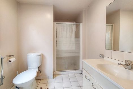 Photo of property in Henry Walton Flats, 4/2 Upper Queen Street, Auckland Central, Auckland, 1010