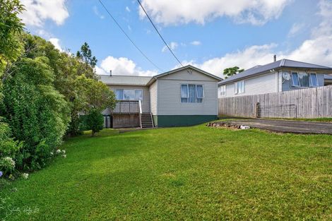 Photo of property in 20 View Street, Maungaturoto, 0520