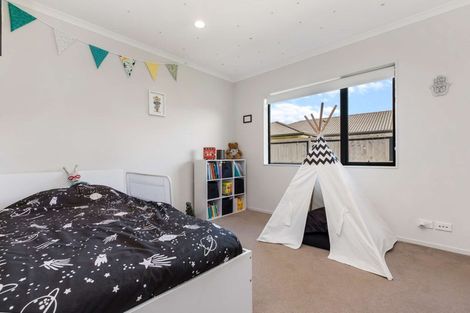 Photo of property in 20 Scotsmoor Drive, Wattle Downs, Auckland, 2103