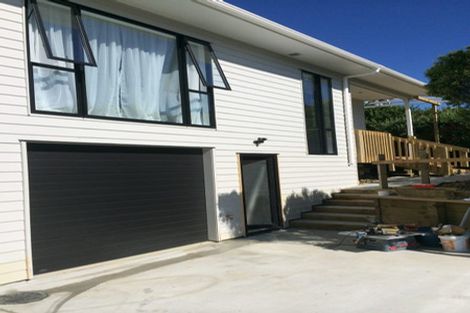 Photo of property in 12 Atlantis Place, Totara Vale, Auckland, 0629