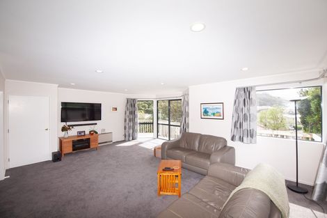 Photo of property in 6 Myers Grove, Churton Park, Wellington, 6037