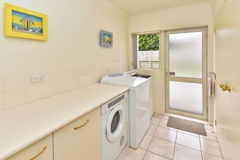 Photo of property in 22 Manara Place, The Gardens, Auckland, 2105