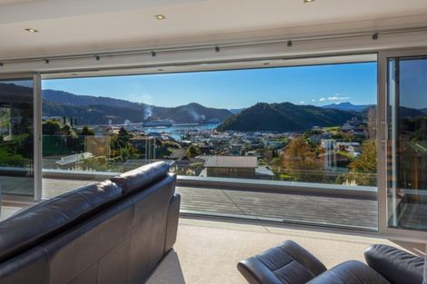 Photo of property in 26 Russell Street, Picton, 7220