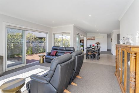 Photo of property in 8 Topping Place, Whitianga, 3510