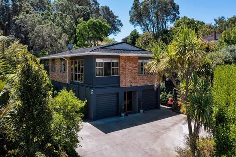 Photo of property in 14 Spencer Place, Merrilands, New Plymouth, 4312