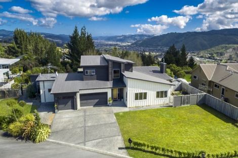 Photo of property in 4 Mount Marua Way, Timberlea, Upper Hutt, 5018