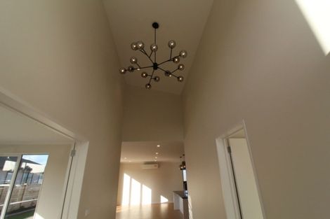 Photo of property in 7 Grove Way, Riverhead, 0820