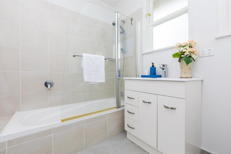 Photo of property in 1/48 Philomel Crescent, Bayswater, Auckland, 0622