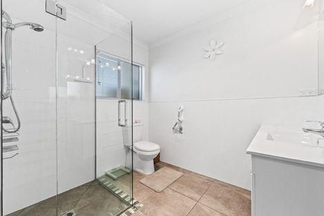 Photo of property in 9 Kamahi Place, One Tree Point, 0118