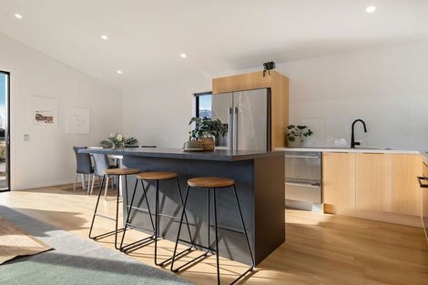 Photo of property in 32 Riley Street, Lake Hawea, 9382