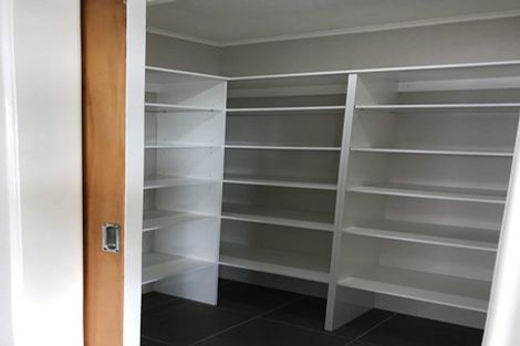 Photo of property in 7 Lyndhurst Road, Te Atatu South, Auckland, 0610