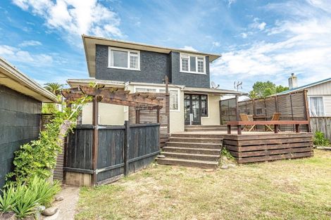 Photo of property in 64 Purnell Street, College Estate, Whanganui, 4500