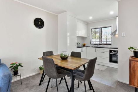 Photo of property in 2/24 Robertson Road, Favona, Auckland, 2024