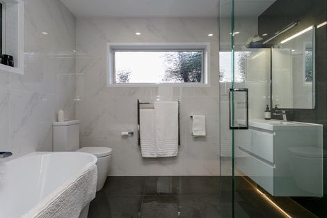 Photo of property in 2/13 Scenic Heights, Acacia Bay, Taupo, 3330