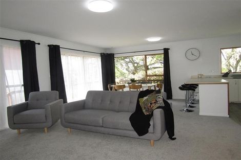 Photo of property in 2/68 Glamorgan Drive, Torbay, Auckland, 0630