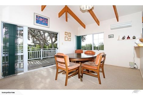 Photo of property in 2/148 Oaktree Avenue, Browns Bay, Auckland, 0630