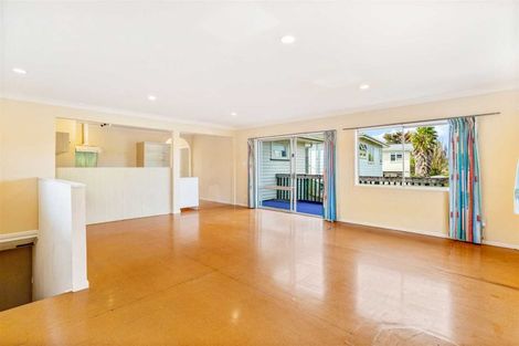 Photo of property in 73 Fairclough Road, Beach Haven, Auckland, 0626
