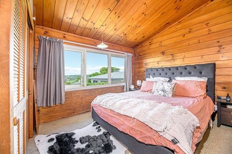 Photo of property in 114 Woodglen Road, Glen Eden, Auckland, 0602