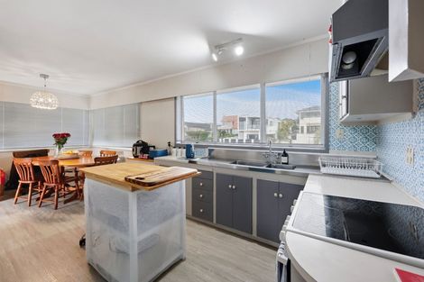 Photo of property in 19 Takutai Avenue, Bucklands Beach, Auckland, 2012