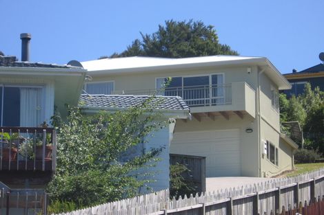 Photo of property in 2/8 Mcquoid Place, Glenfield, Auckland, 0629